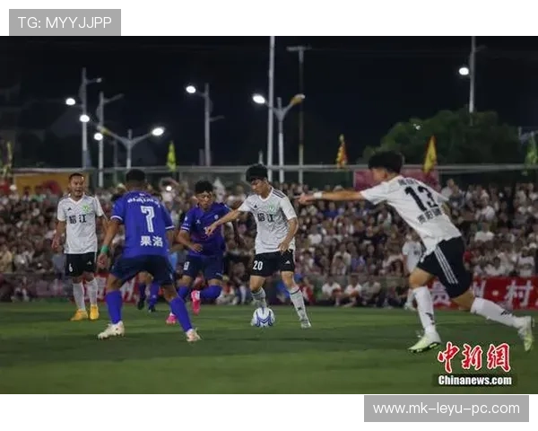 季丽萍家里居然藏了个能聊到天亮的神秘圈子，听说比球场还精彩！