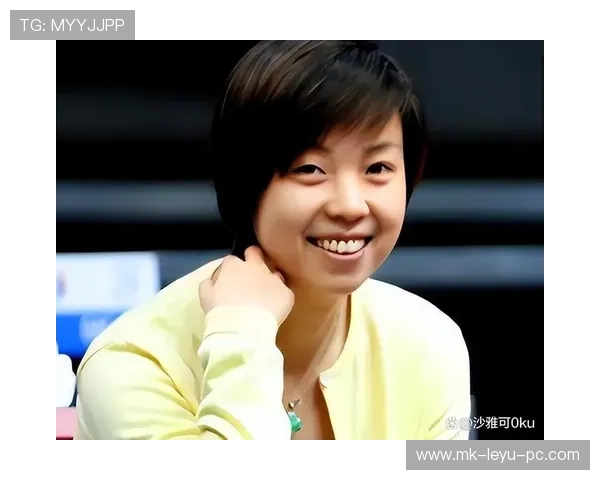 张怡宁买个咖啡都得先掏出哪个牌子信用卡，普通人真看不懂