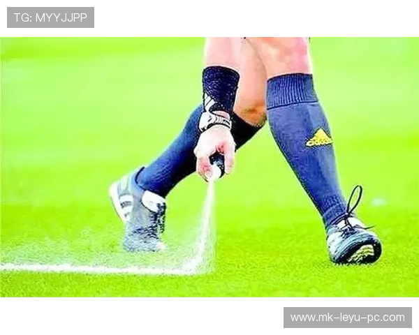 人墙故意干扰任意球？规则如何界定“干扰”与正常防守