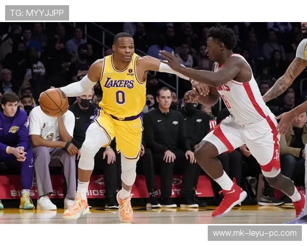 爱德华兹突破频率提升拉开湖人防线效率显著提升