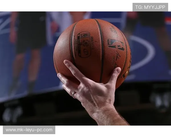 跳球规则解析：如何在NBA和FIBA比赛中正确执行与判定